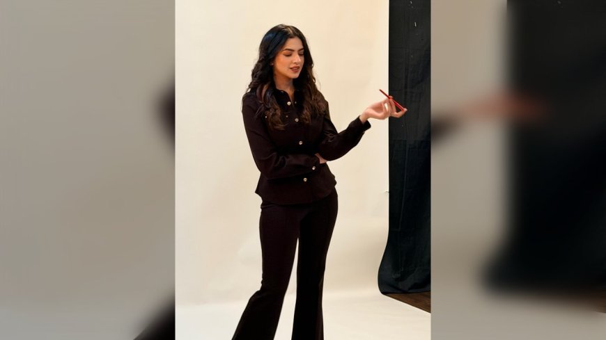 Kashika Kapoor Signs Leading Pen Brand Deal